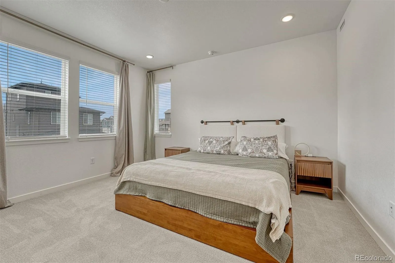 8673 Middle Fork Street Littleton CO 80125 | MLS #REC3655489 04302026001807 1600 12