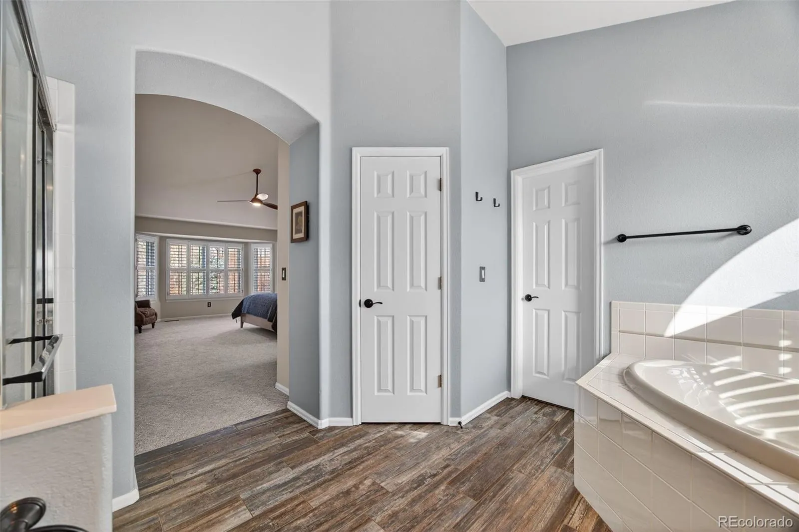 04122026080100 1600 27