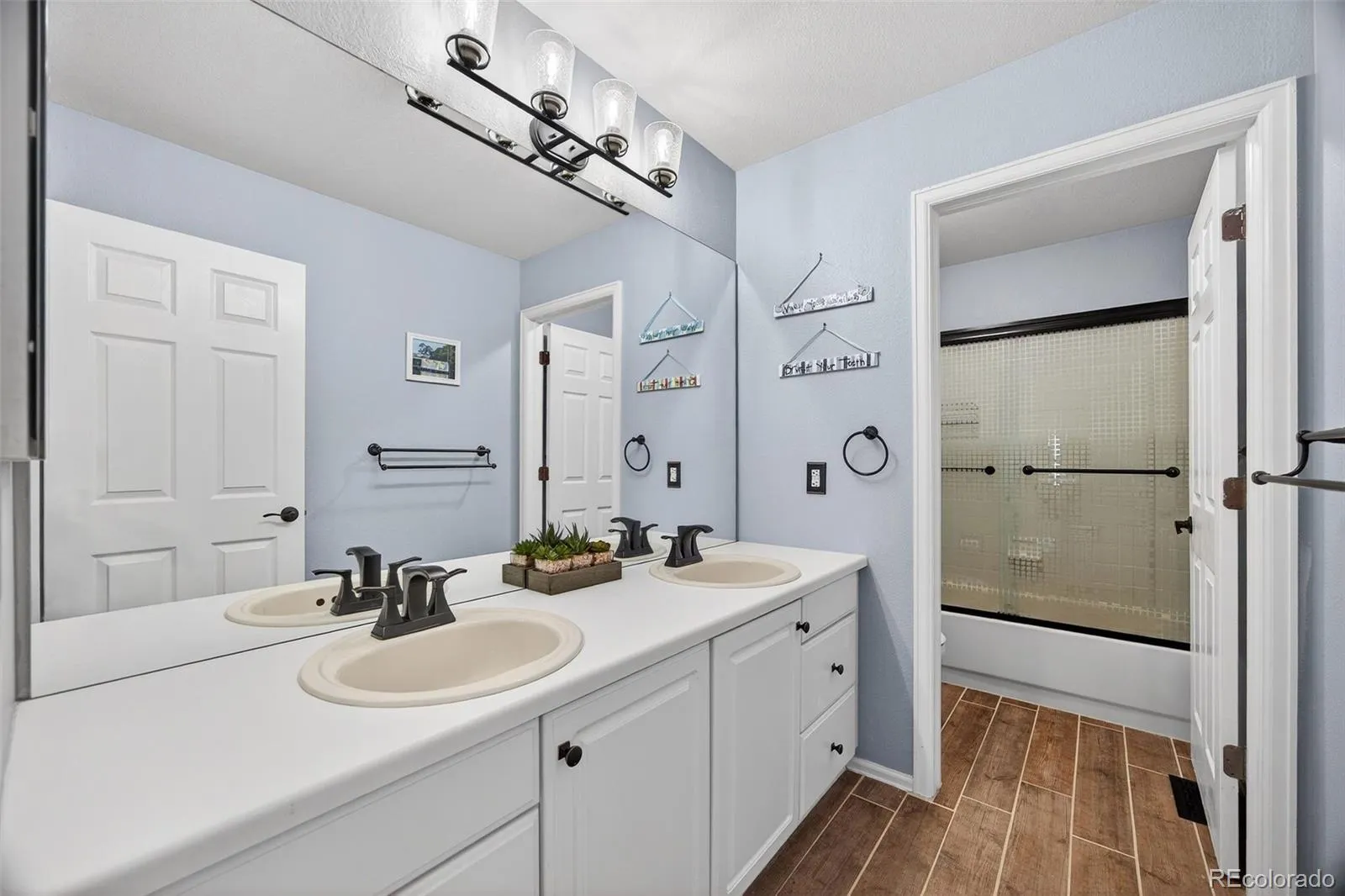 04122026080100 1600 29