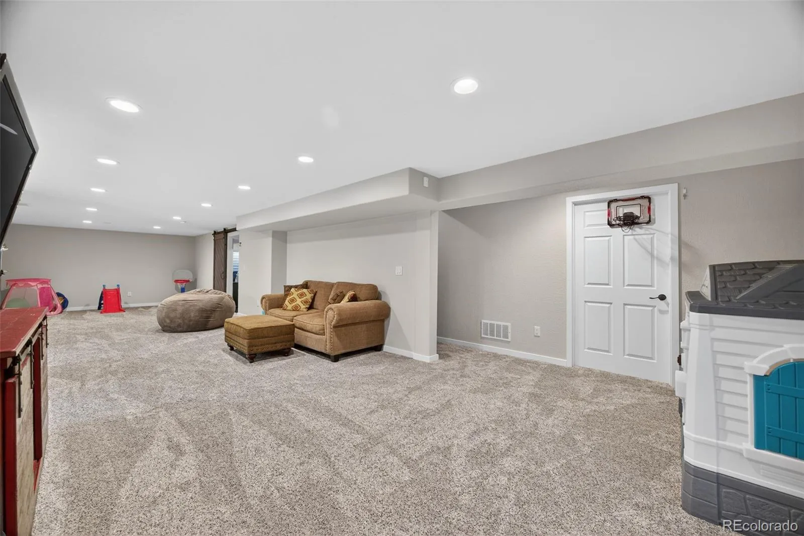 04122026080100 1600 33