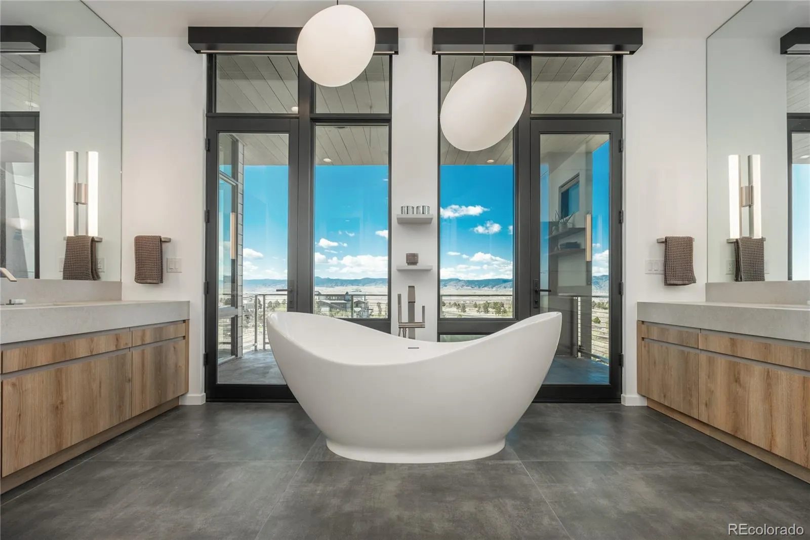 502 Emberglow Lane Highlands Ranch CO 80126 | MLS #REC3657674 05062026194336 1600 14