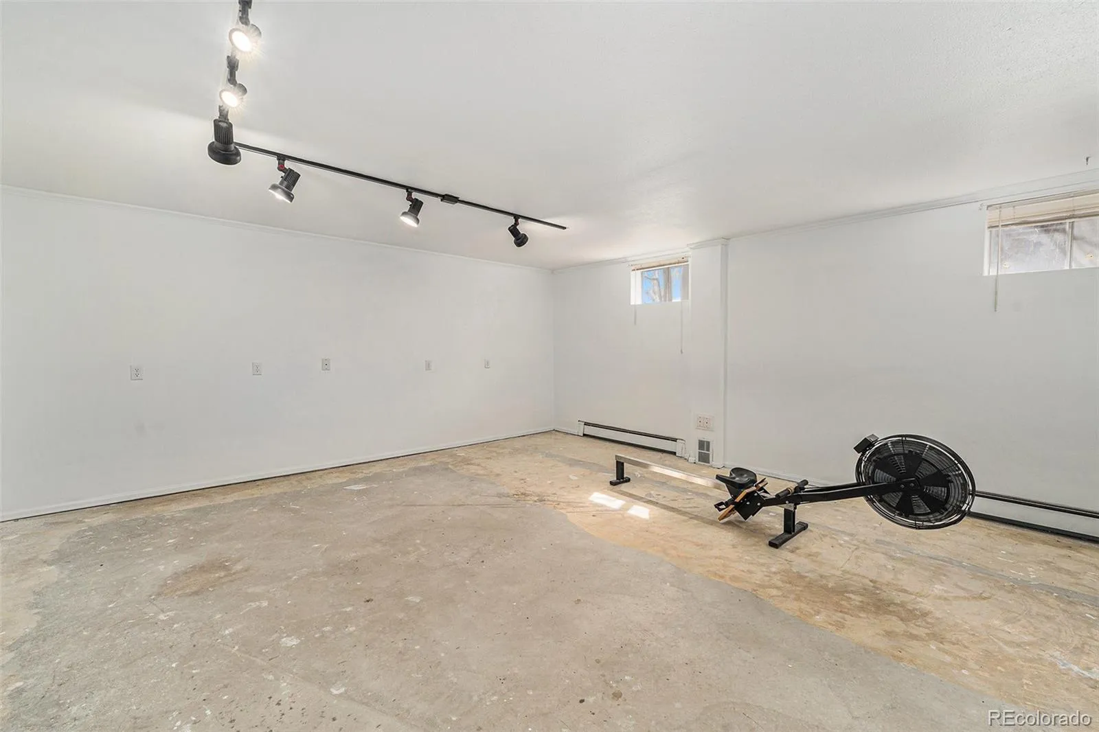 1482 S Lansing Street Aurora CO 80012 MLS #REC3661497 04162026204153 1600 19