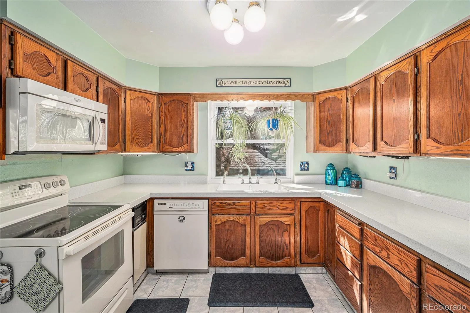 1482 S Lansing Street Aurora CO 80012 MLS #REC3661497 04162026204153 1600 8