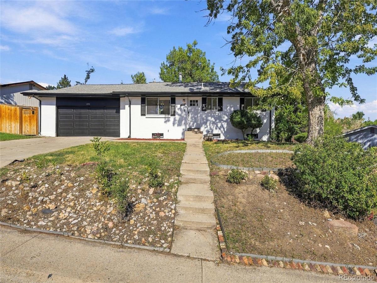 11213 W Briarwood Drive Lakewood CO 80226 | MLS #REC3666824 MLS #REC3666824 image #0