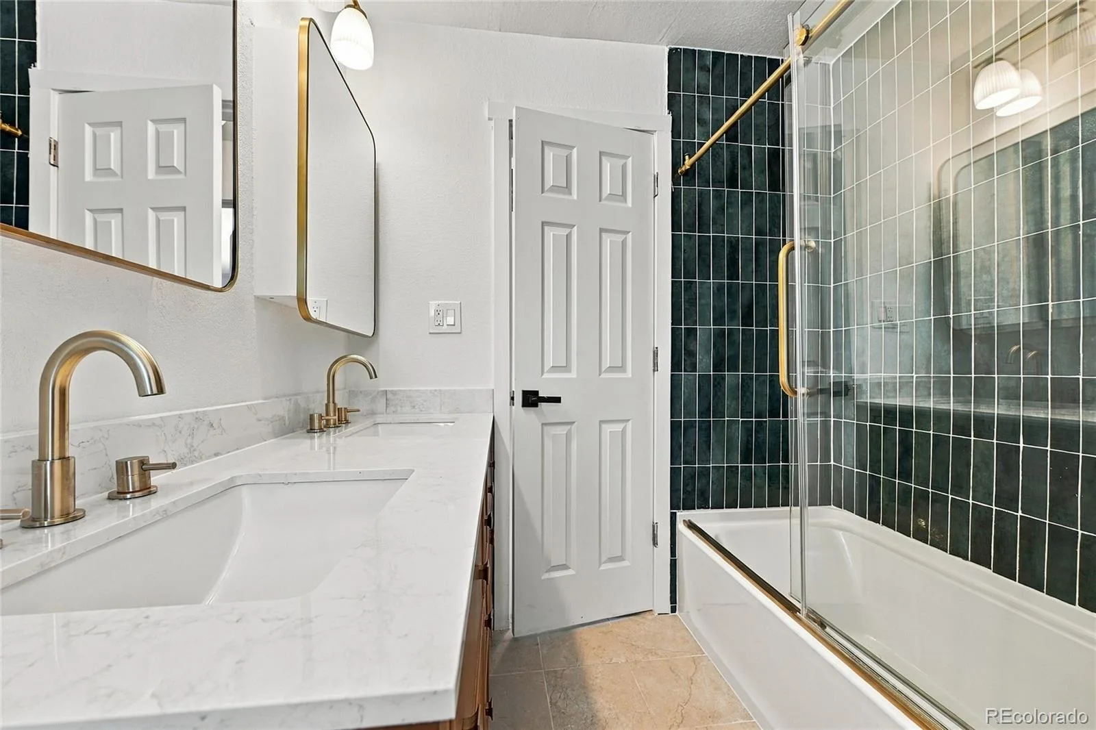 11213 W Briarwood Drive Lakewood CO 80226 | MLS #REC3666824 09242026151316 1600 24