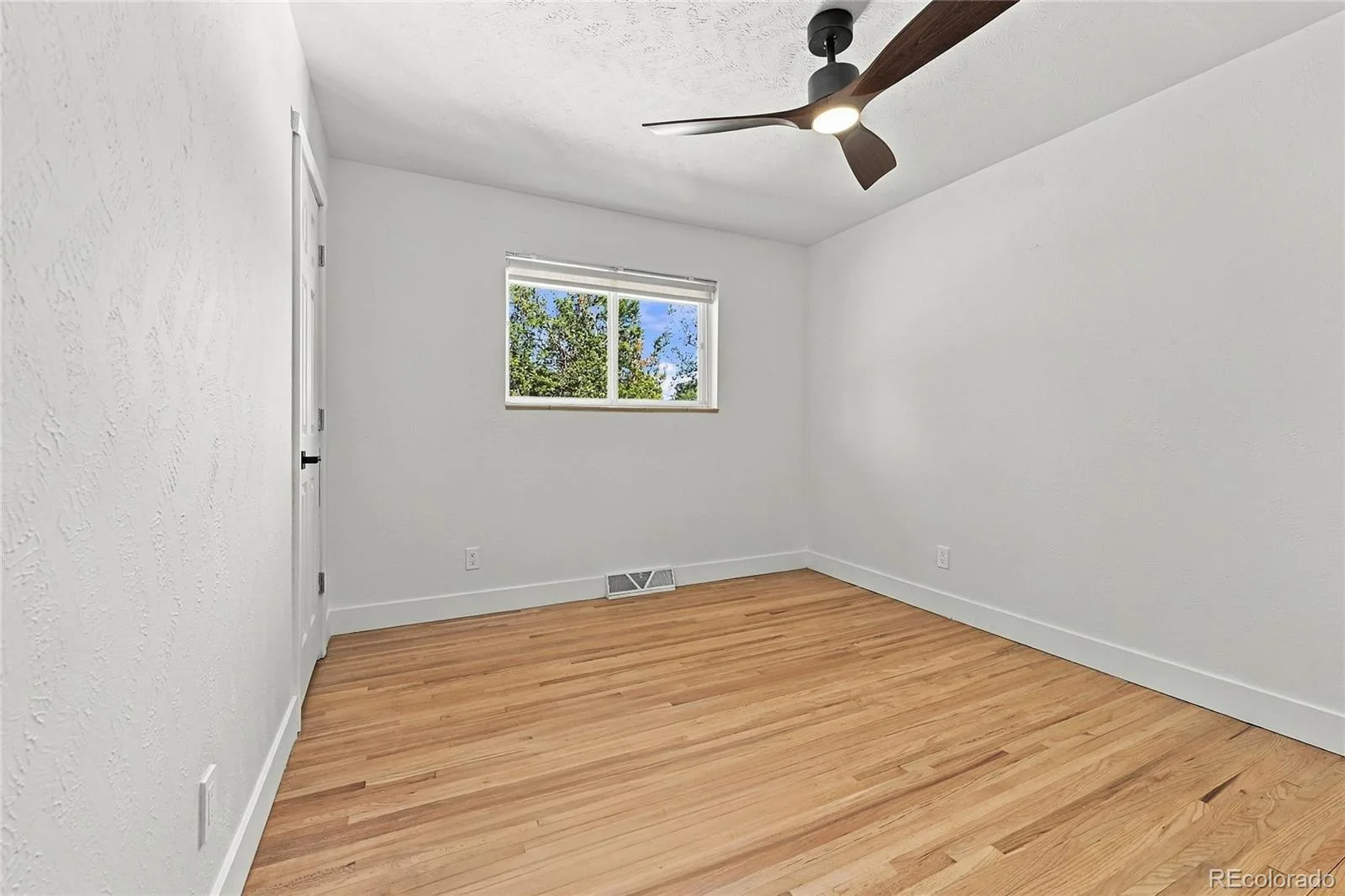 11213 W Briarwood Drive Lakewood CO 80226 | MLS #REC3666824 09242026151316 1600 26
