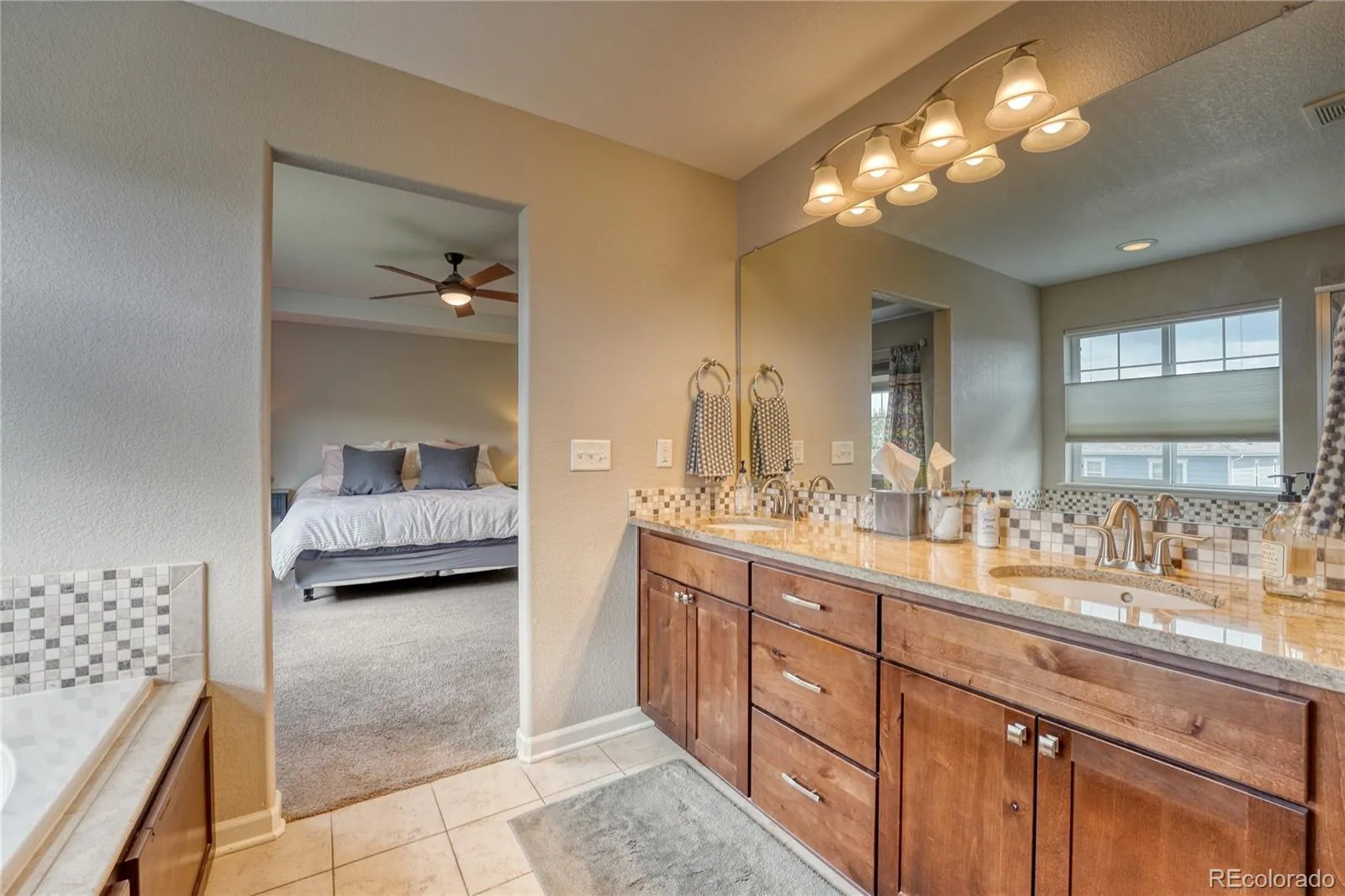 6641 S Kellerman Way Aurora CO 80016 MLS #REC3668135 05282026015232 1600 14