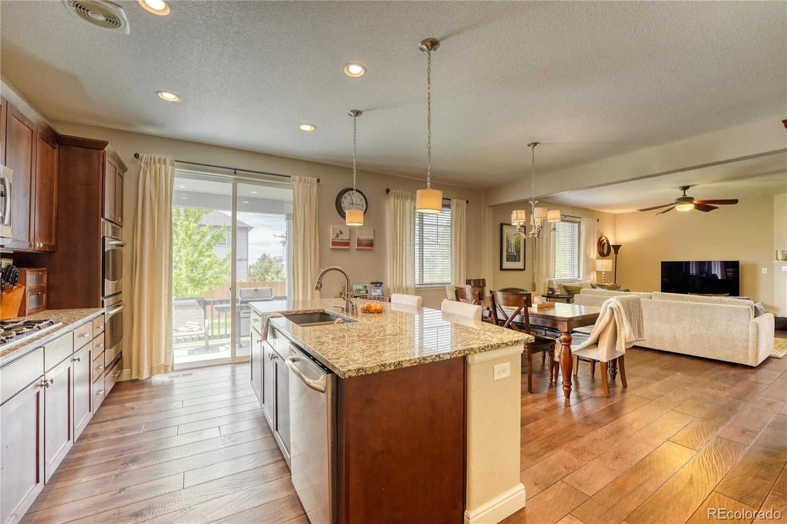 6641 S Kellerman Way Aurora CO 80016 MLS #REC3668135 05282026015232 1600 8