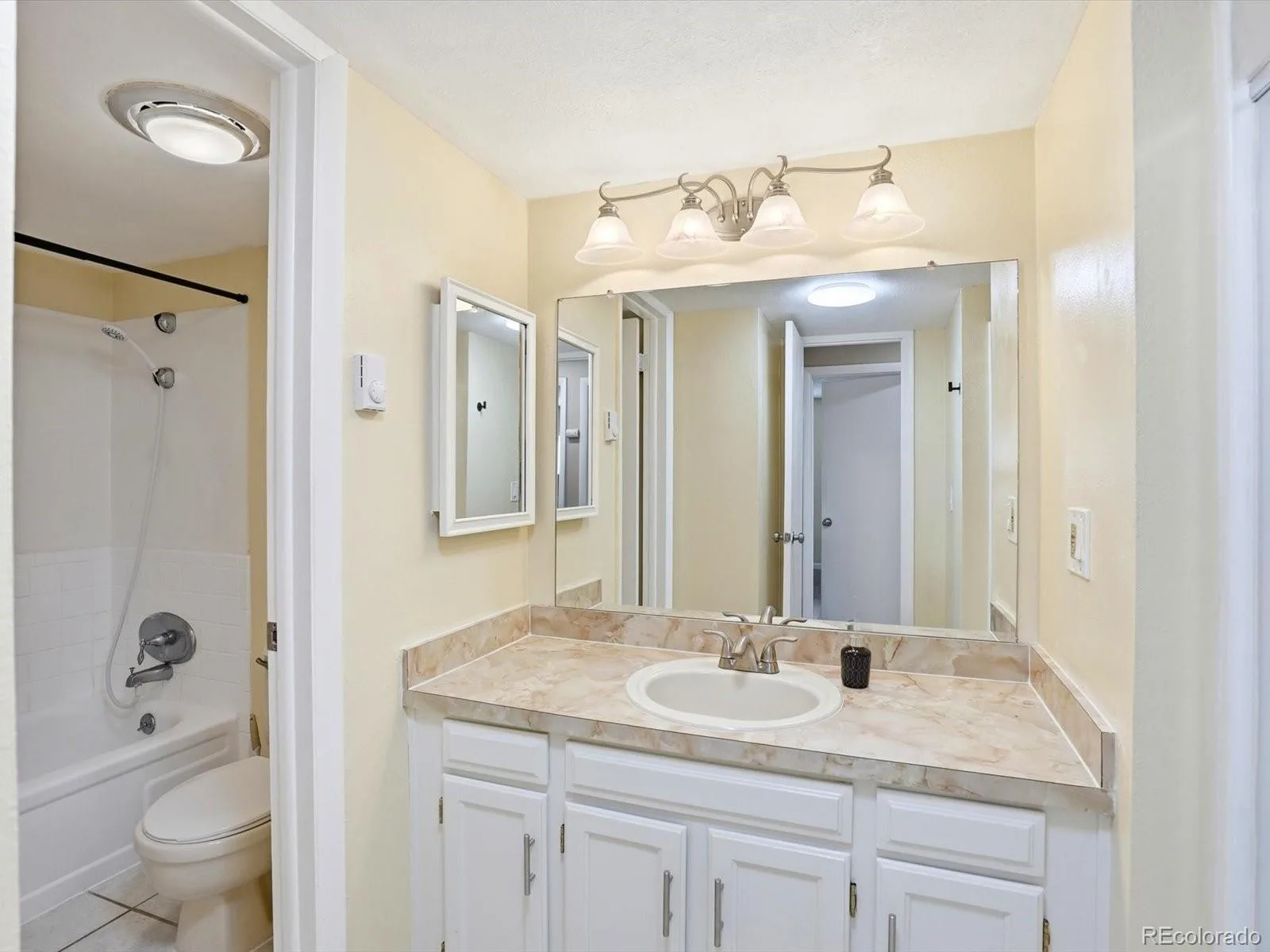 4066 S Atchison Way #102 Aurora CO 80014 | MLS #REC3670813 08262026223041 1600 26
