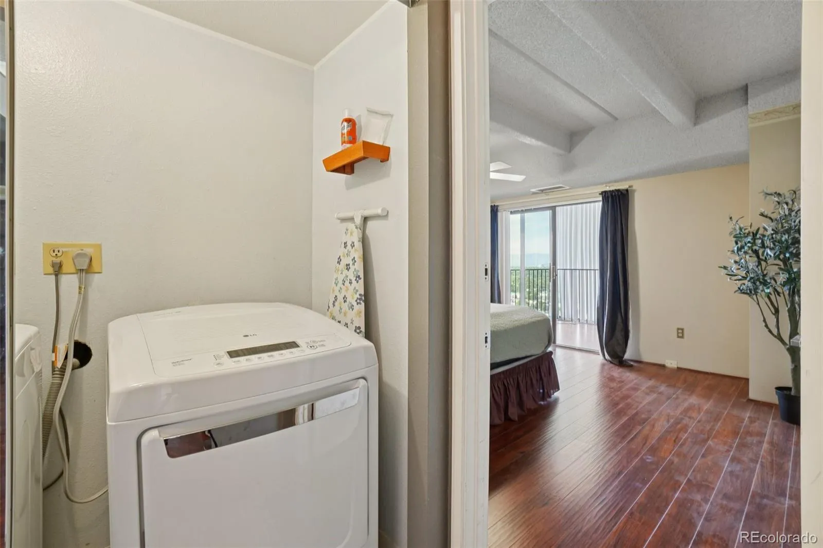 7877 E Mississippi Avenue #1501 Denver CO 80247 MLS #REC3673969 05112026152726 1600 23