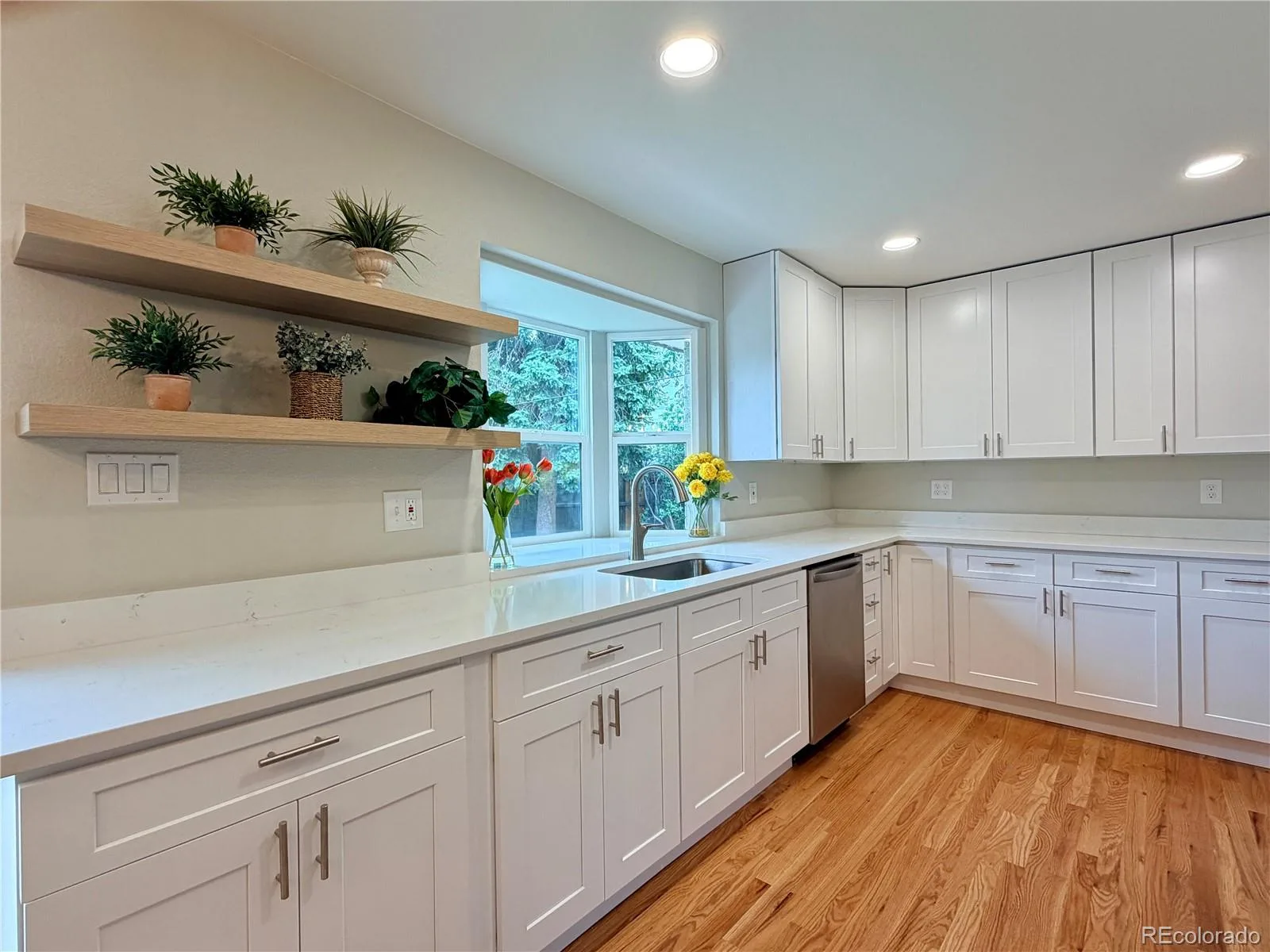 1586 S Dover Court Lakewood CO 80232 | MLS #REC3681068 09242026231654 1600 4