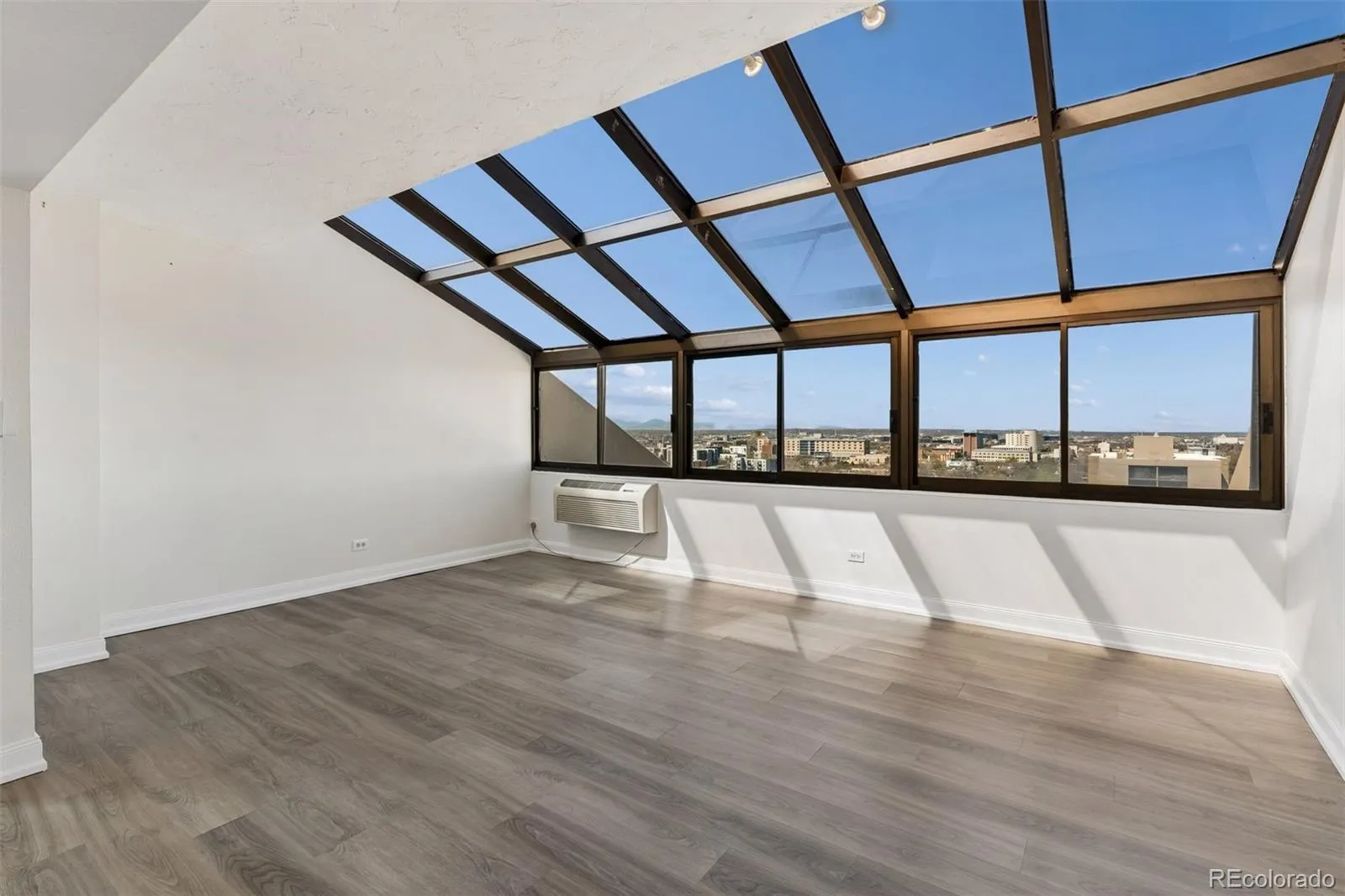 04062026213338 1600 14