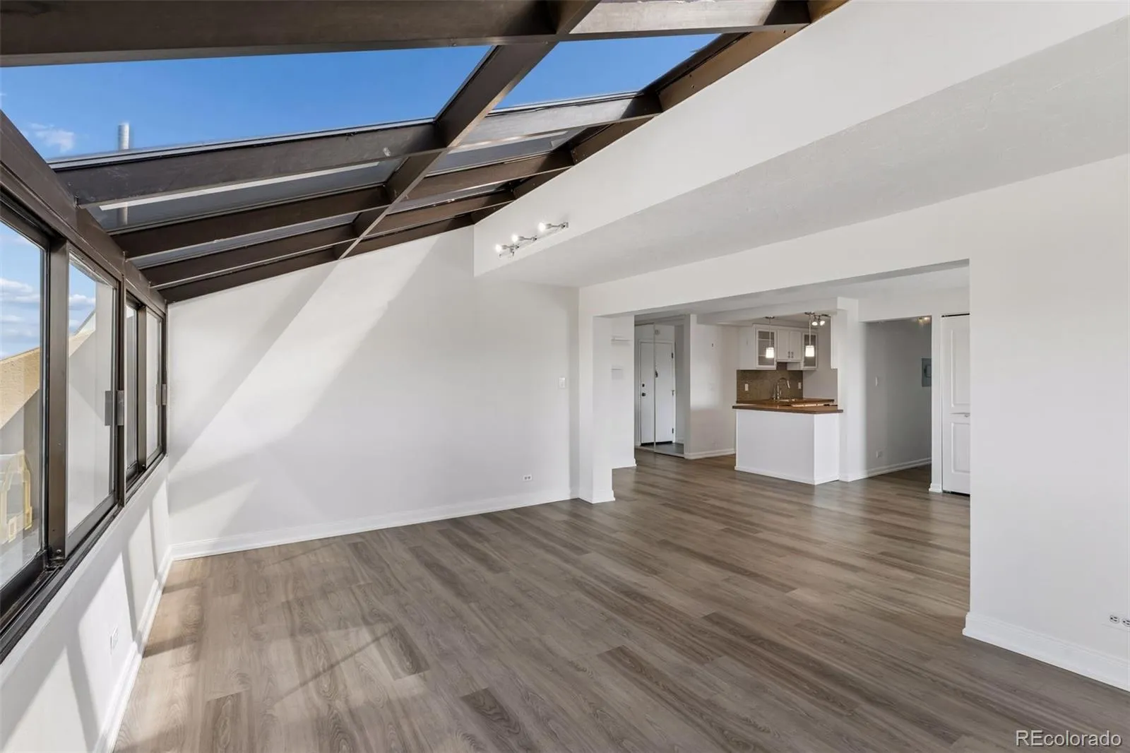 04062026213338 1600 17