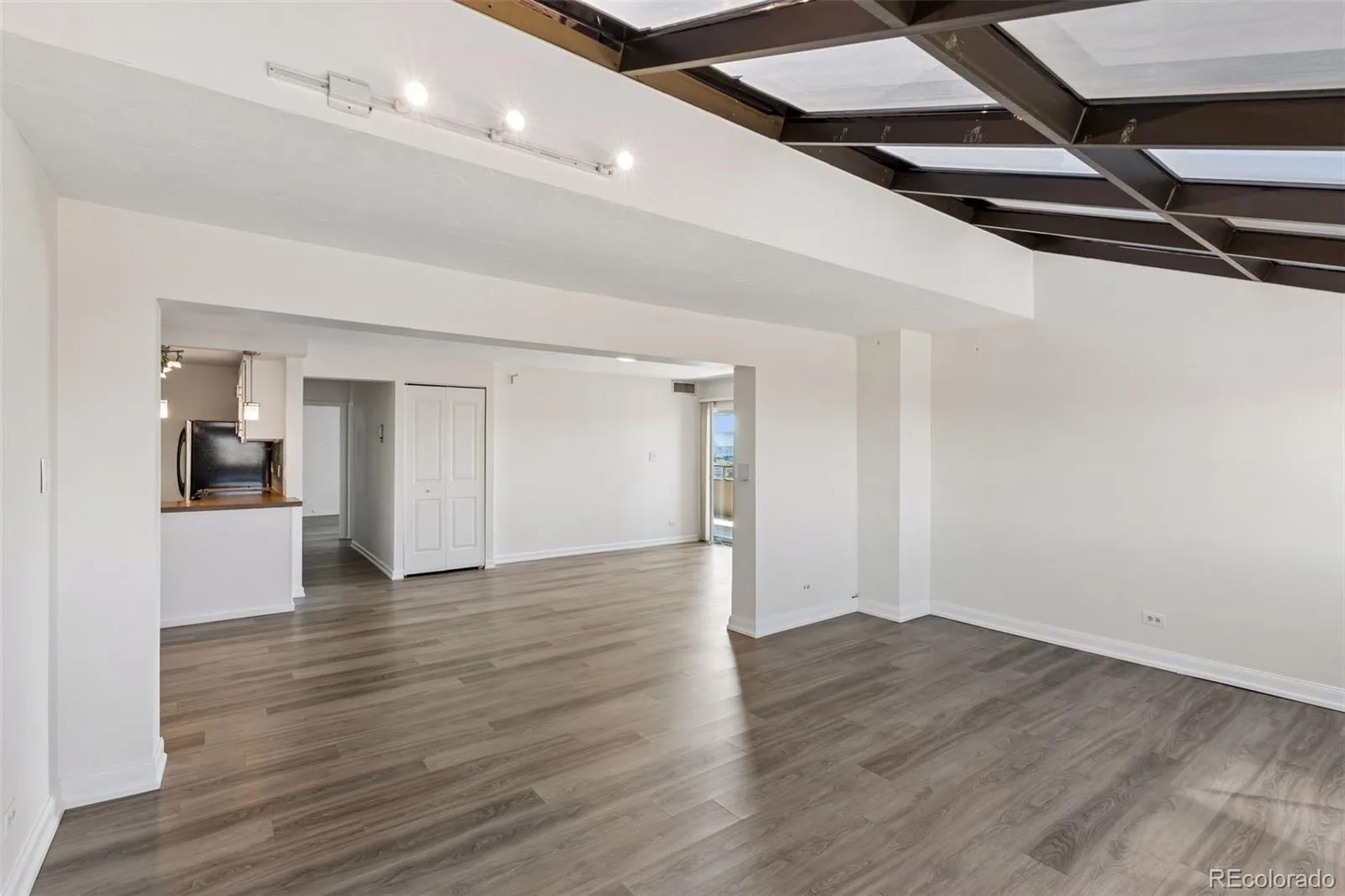 04062026213338 1600 18