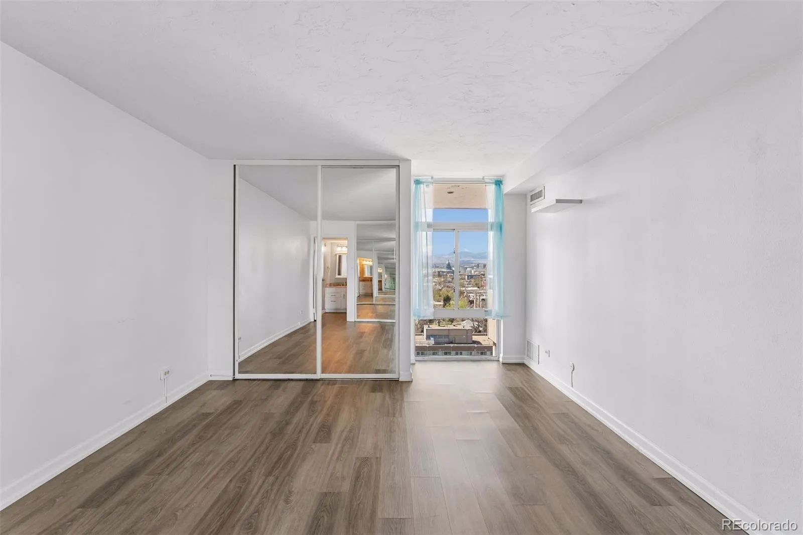 04062026213338 1600 21