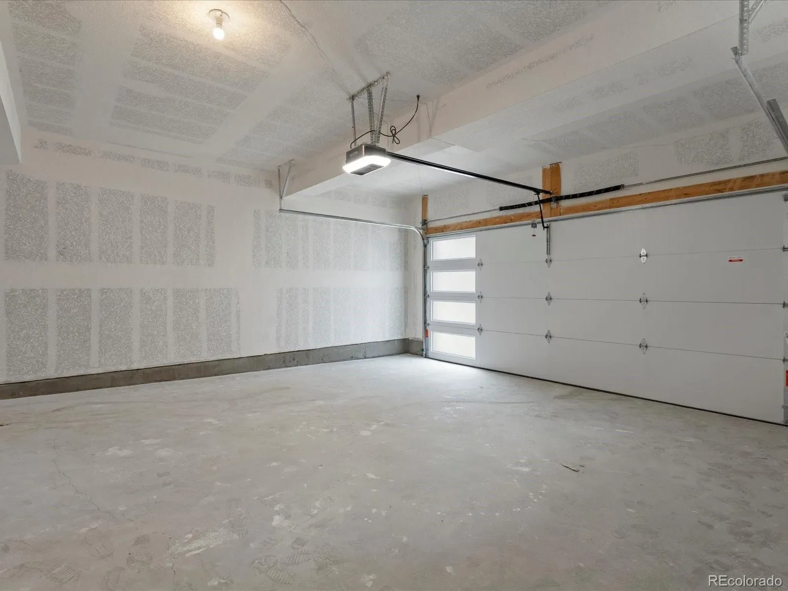 03302026005306 1600 22