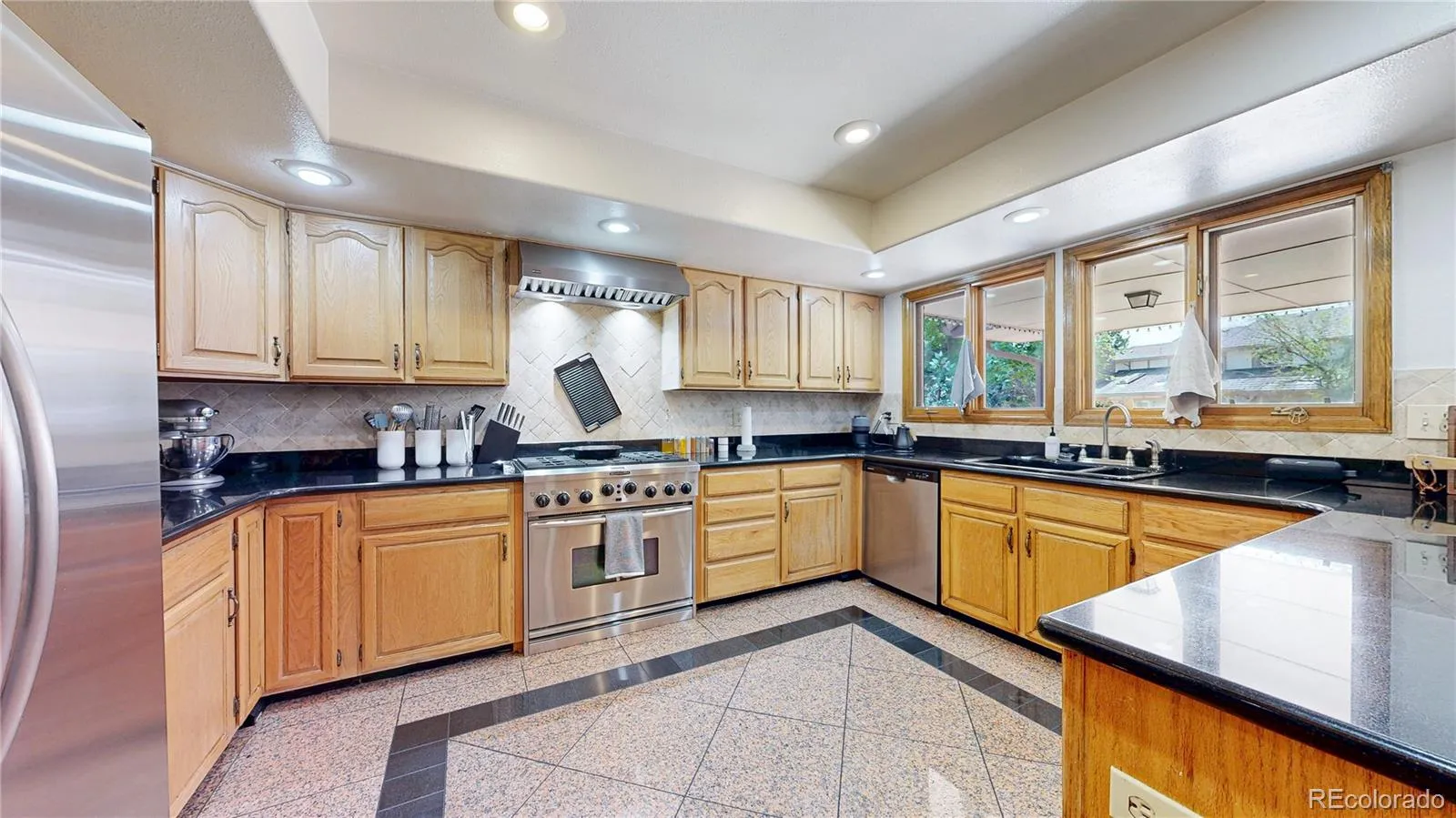 2462 Country Club Loop Denver CO 80234 MLS #REC3684354 05112026174934 1600 12