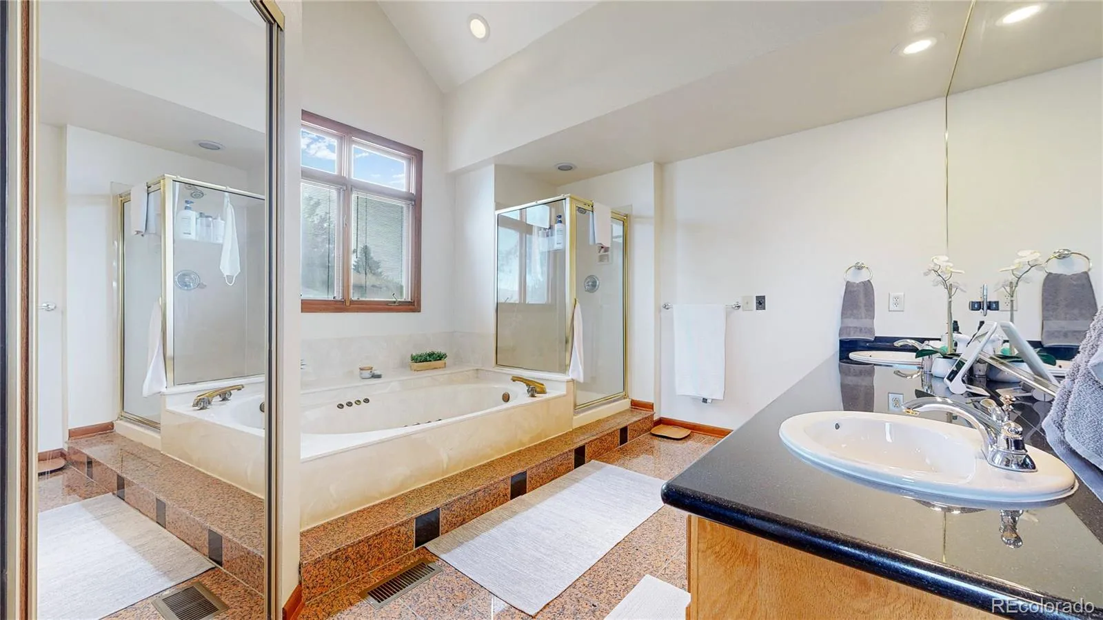 2462 Country Club Loop Denver CO 80234 MLS #REC3684354 05112026174934 1600 20