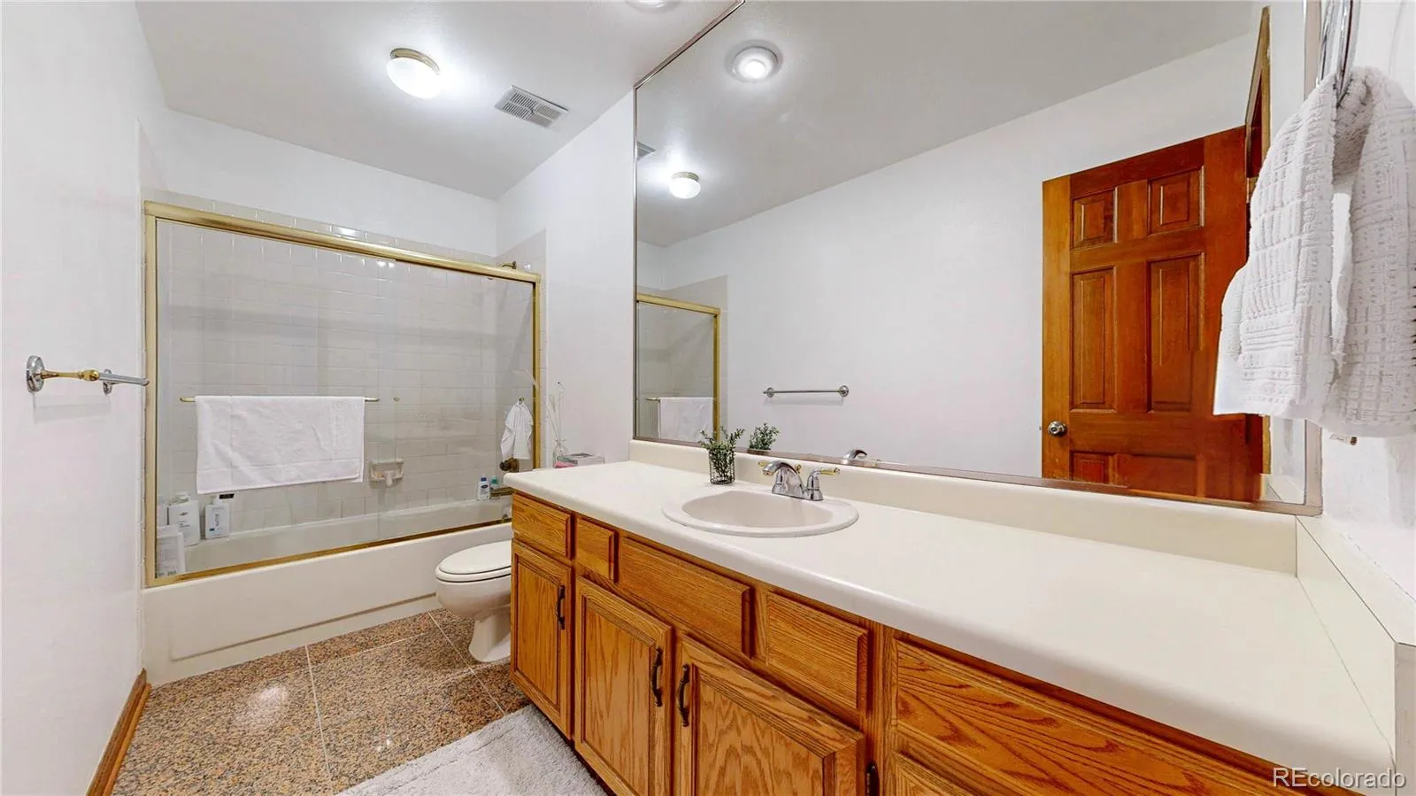 2462 Country Club Loop Denver CO 80234 MLS #REC3684354 05112026174934 1600 25
