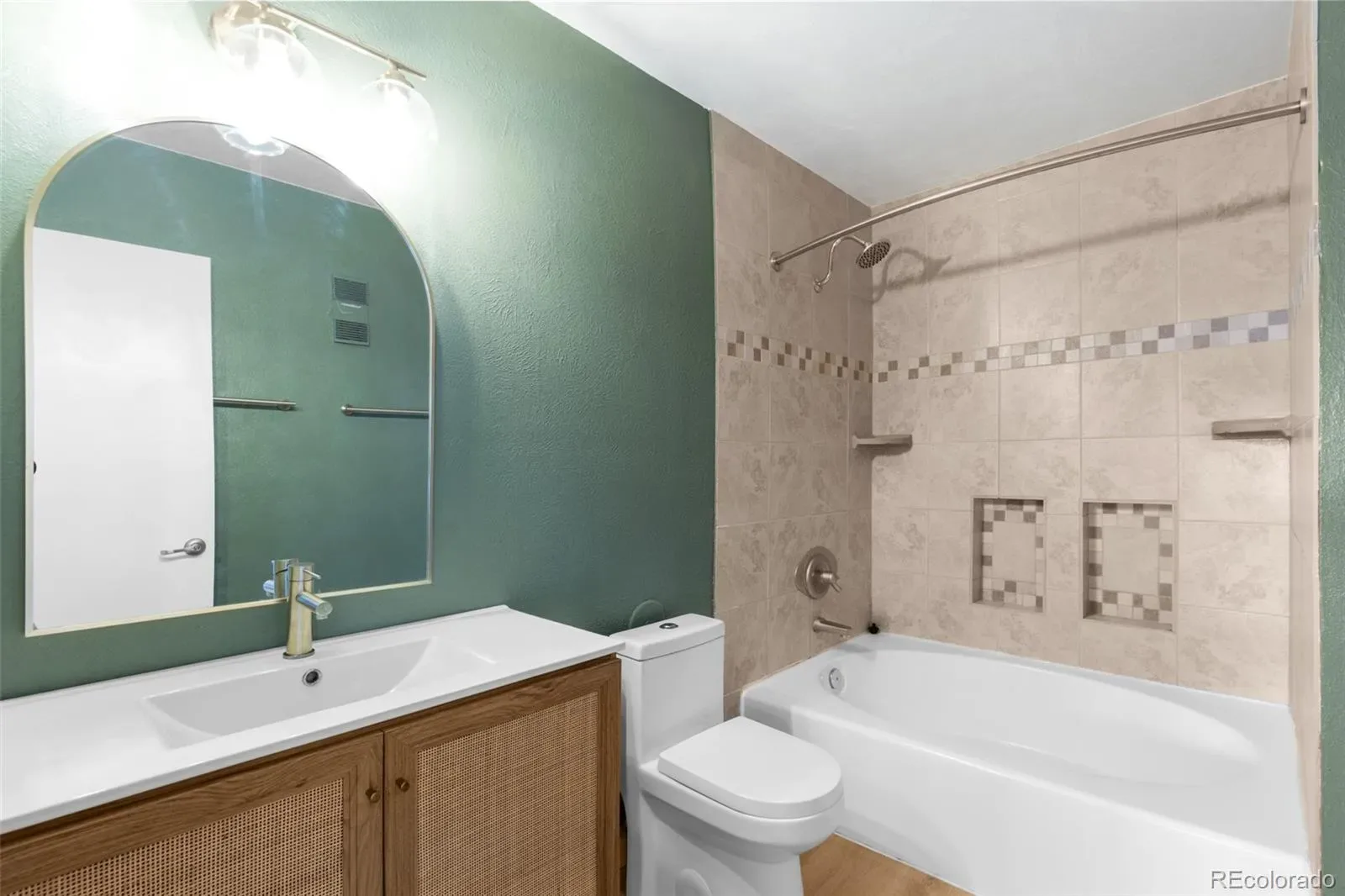 410 Zang Street #2-106 Lakewood CO 80228 MLS #REC3689613 03232026215138 1600 19