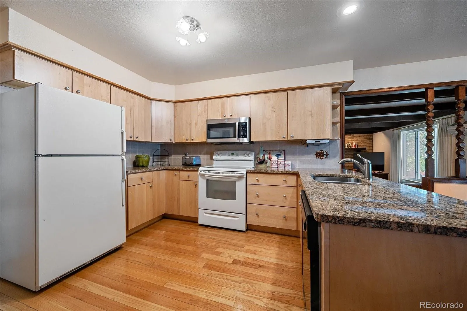 3121 Oak Street Lakewood CO 80215 MLS #REC3696368 04302026130545 1600 10