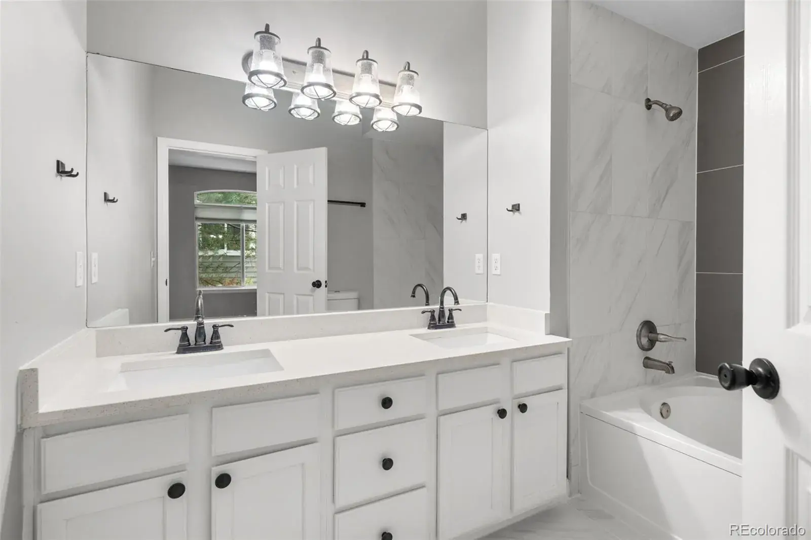 11052025172531 1600 14