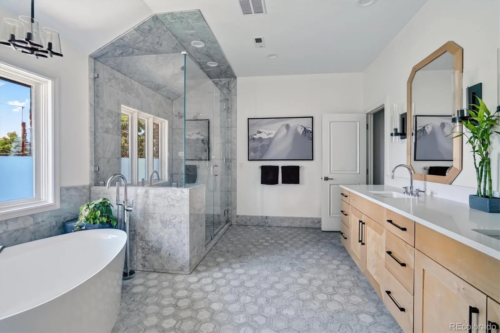 211 S Cherry Street Denver CO 80246 | MLS #REC3726399 08202026194941 1600 24