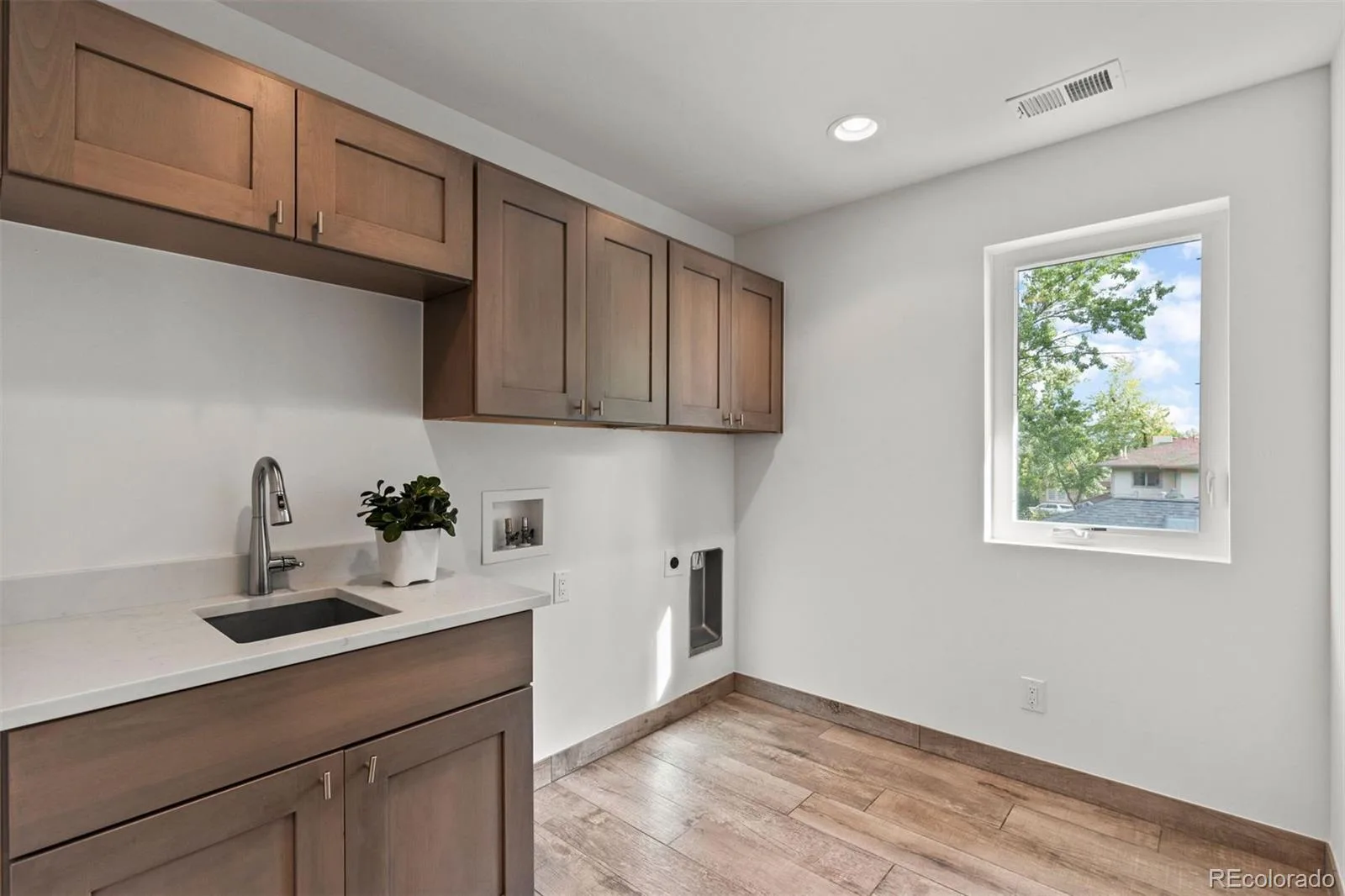 1560 S Monroe Street Denver CO 80210 | MLS #REC3727987 09242026081820 1600 25