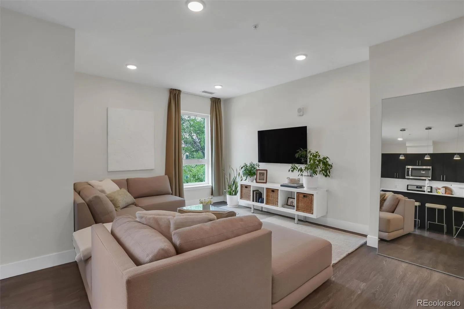 2374 S University Boulevard #301 Denver CO 80210 | MLS #REC3729845 08202026194915 1600 6
