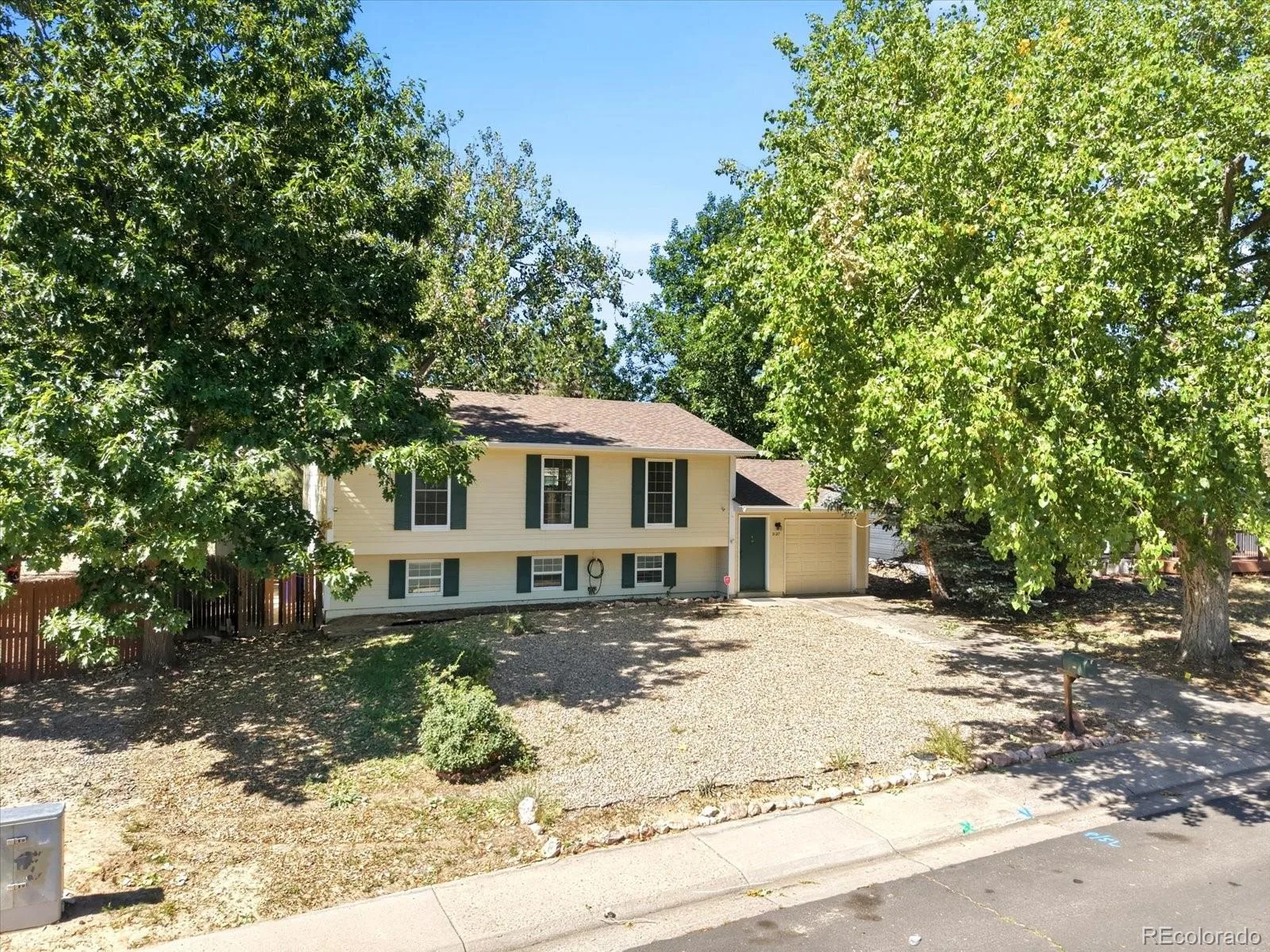 2127 S Ivory Street Aurora CO 80013 | MLS #REC3731287 09232026082310 1600 34