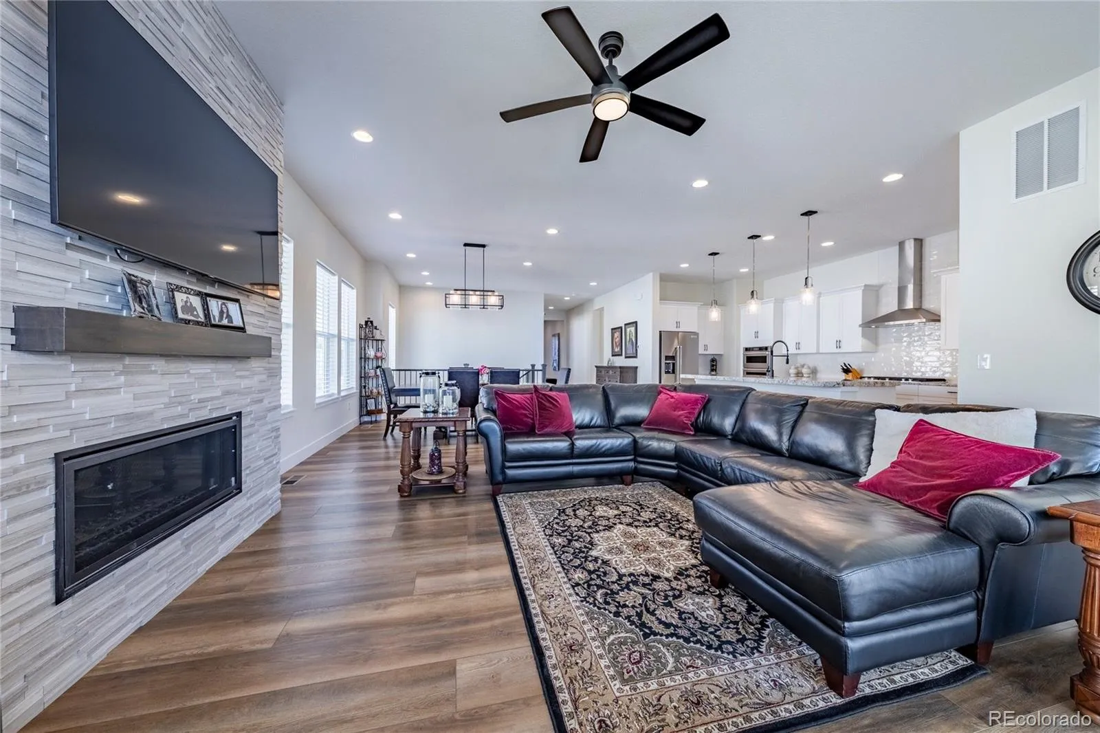 7169 Canyon Sky Trail Castle Pines CO 80108 MLS #REC3741167 04182026022348 1600 23