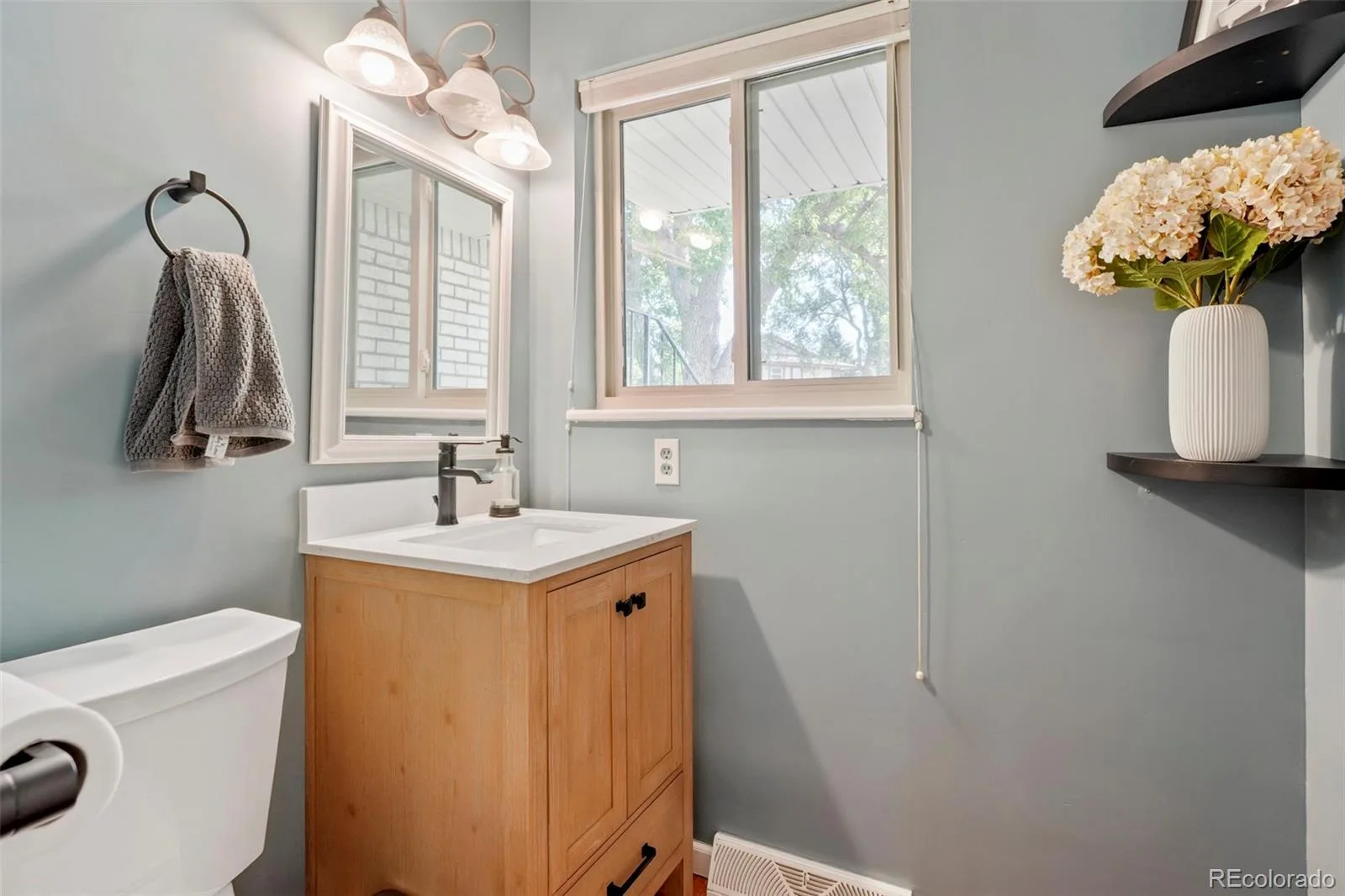 1681 S Arbutus Place Lakewood CO 80228 | MLS #REC3741602 08292026013623 1600 16