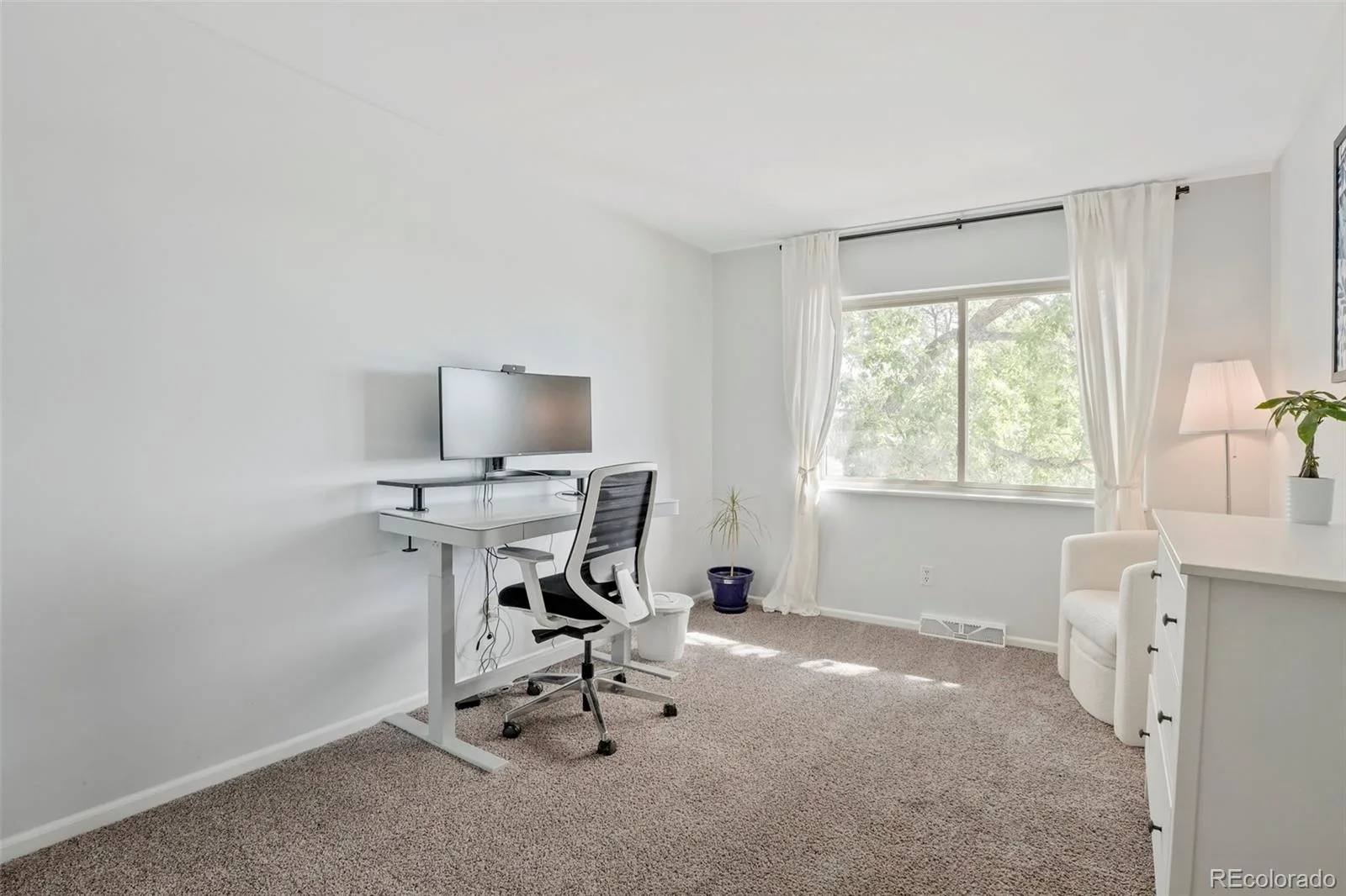 1681 S Arbutus Place Lakewood CO 80228 | MLS #REC3741602 08292026013623 1600 24