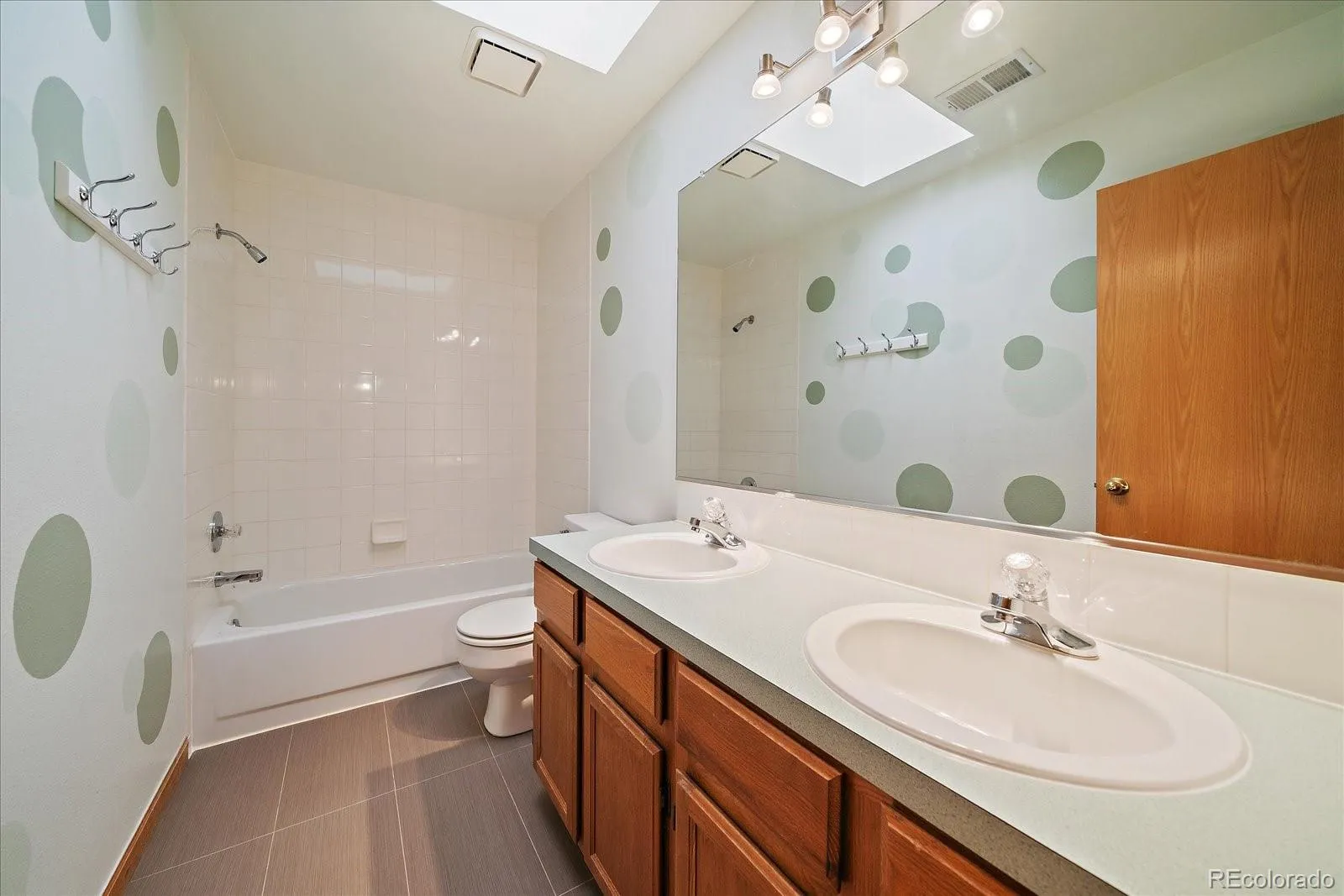 04082026190628 1600 21