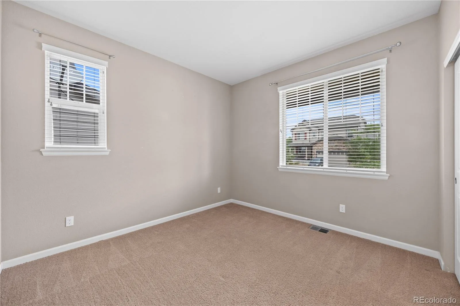4961 S Versailles Circle Aurora CO 80015 | MLS #REC3745826 08142026234021 1600 14