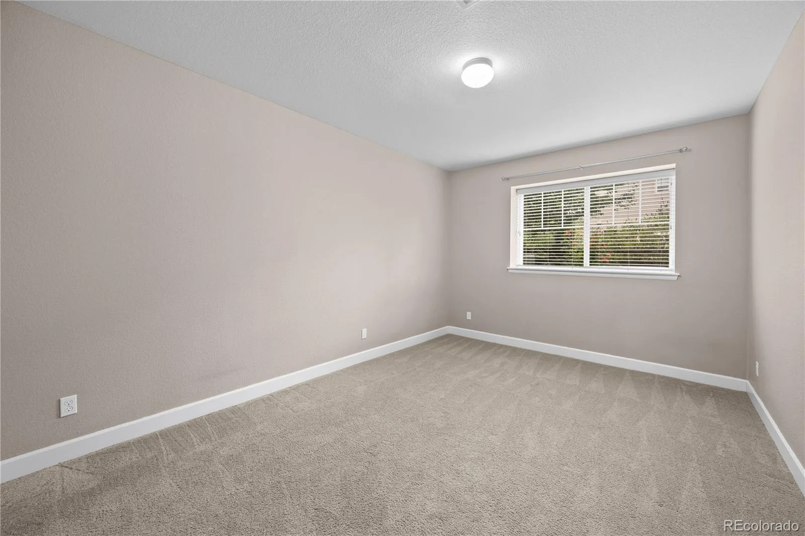 4961 S Versailles Circle Aurora CO 80015 | MLS #REC3745826 08142026234021 1600 15