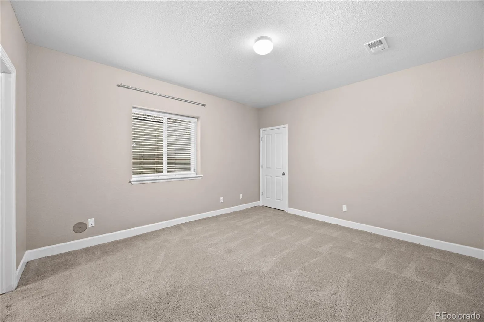 4961 S Versailles Circle Aurora CO 80015 | MLS #REC3745826 08142026234021 1600 19