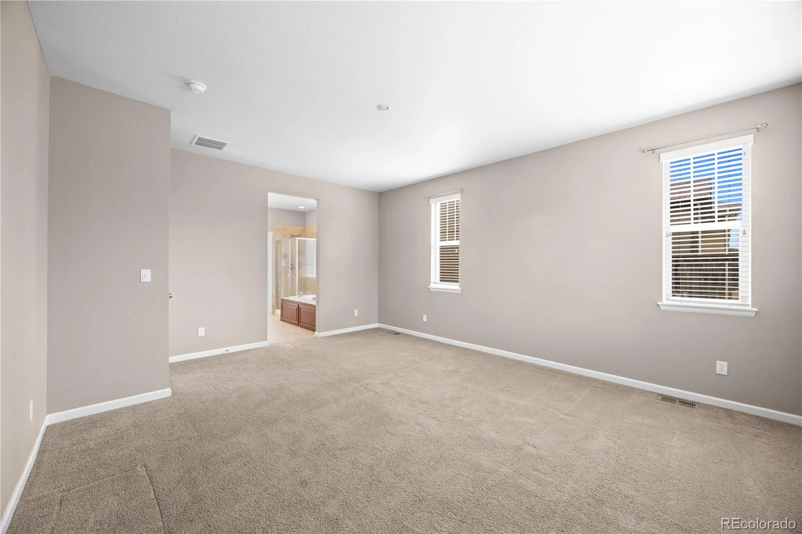 4961 S Versailles Circle Aurora CO 80015 | MLS #REC3745826 08142026234021 1600 23