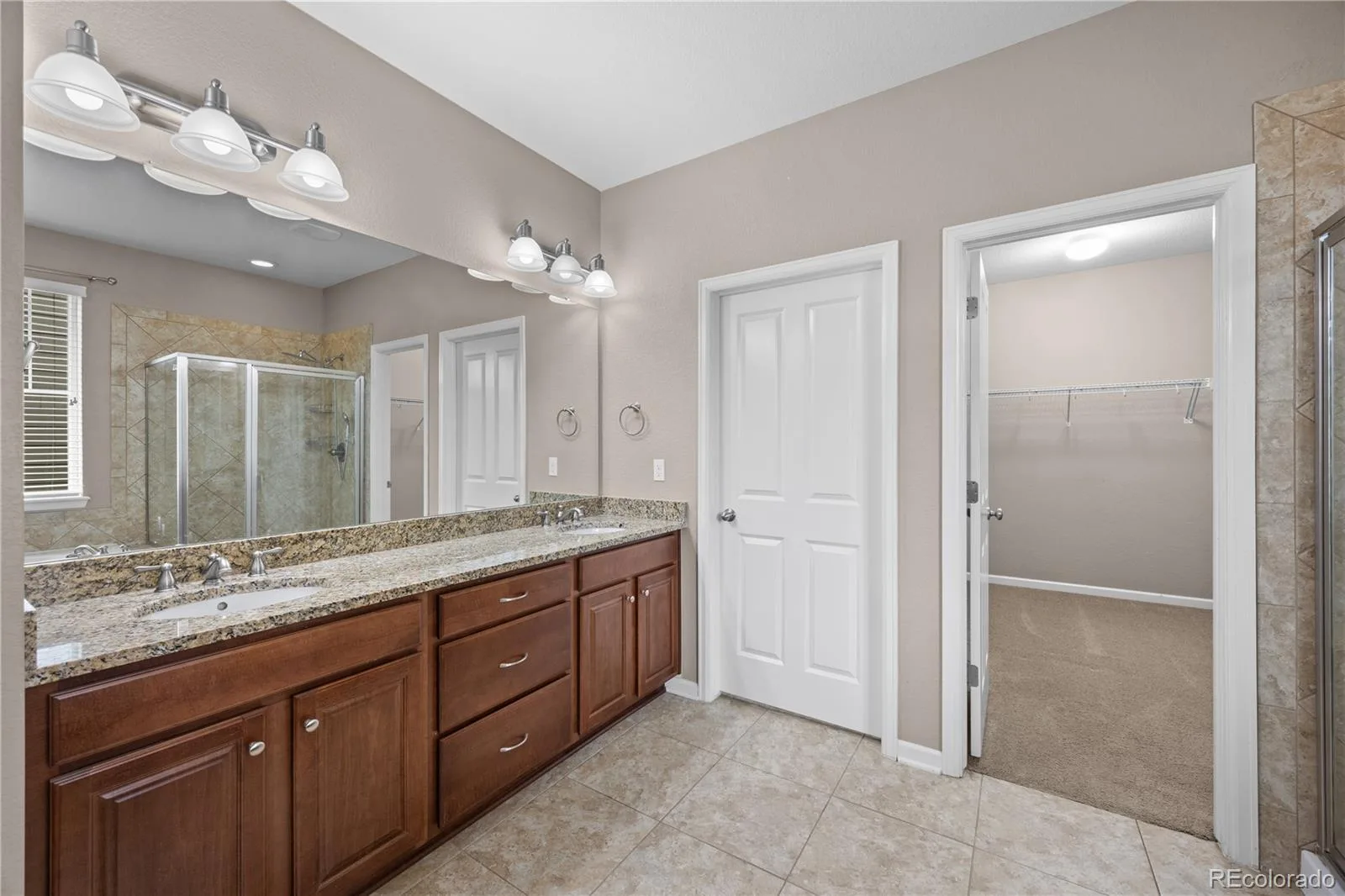 4961 S Versailles Circle Aurora CO 80015 | MLS #REC3745826 08142026234021 1600 24