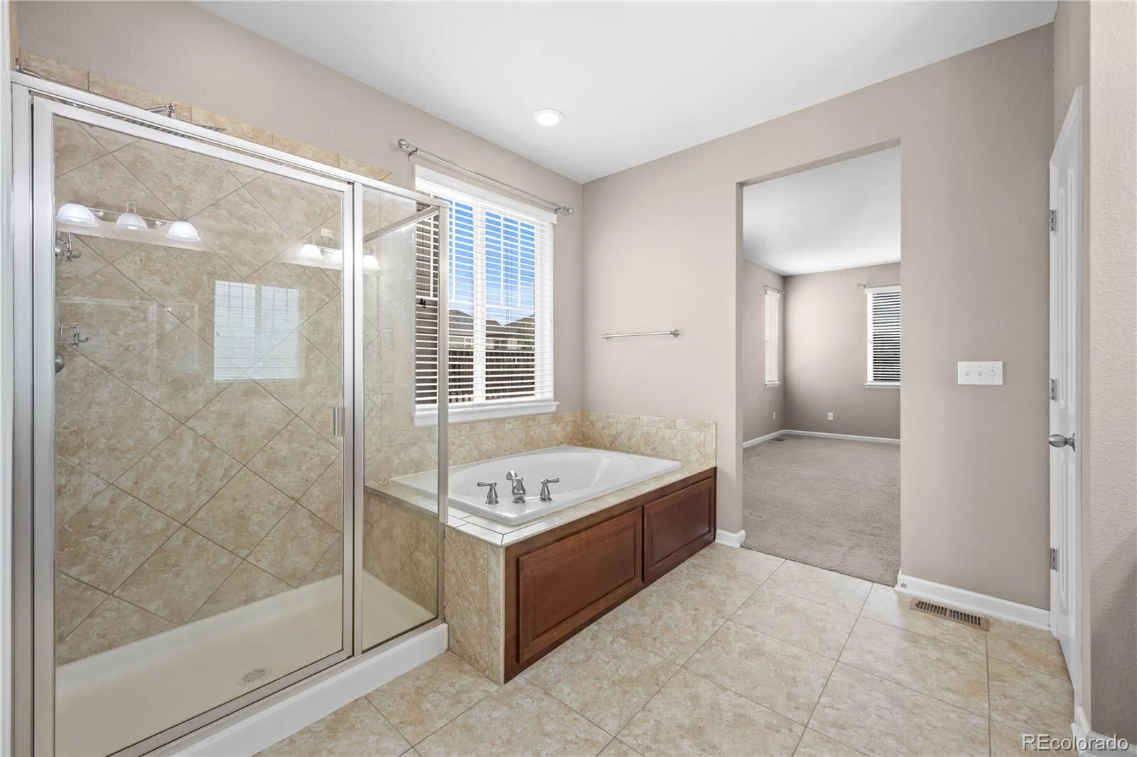 4961 S Versailles Circle Aurora CO 80015 | MLS #REC3745826 08142026234021 1600 26