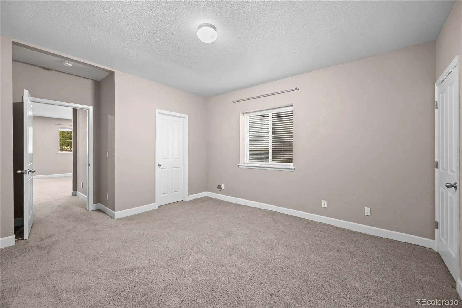 4961 S Versailles Circle Aurora CO 80015 | MLS #REC3745826 08142026234021 1600 27
