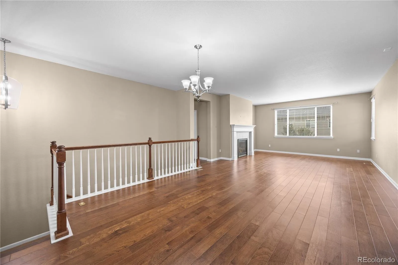 4961 S Versailles Circle Aurora CO 80015 | MLS #REC3745826 08142026234021 1600 6