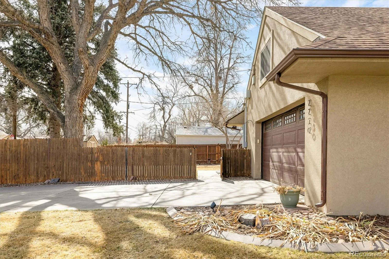 2250 N Monaco Parkway Denver CO 80207 MLS #REC3746108 06092026003335 1600 4