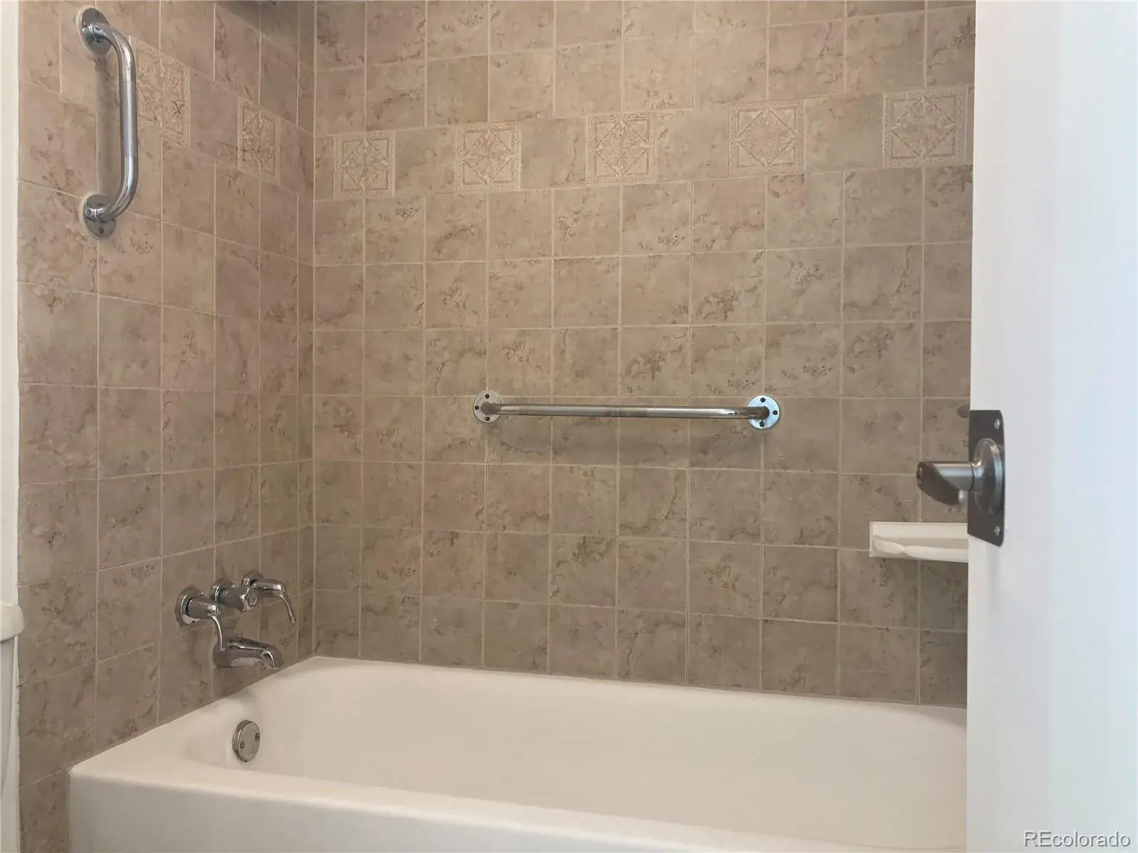 8060 E Girard Avenue #805 Denver CO 80231 MLS #REC3746757 02162026215952 1600 7