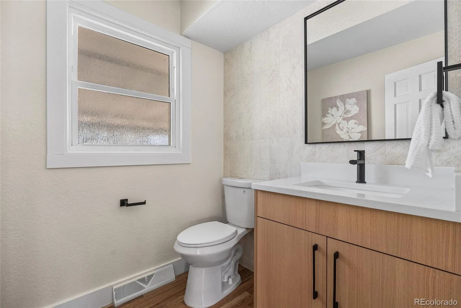 1375 W Hinsdale Drive Littleton CO 80120 | MLS #REC3749270 08062026033401 1600 13