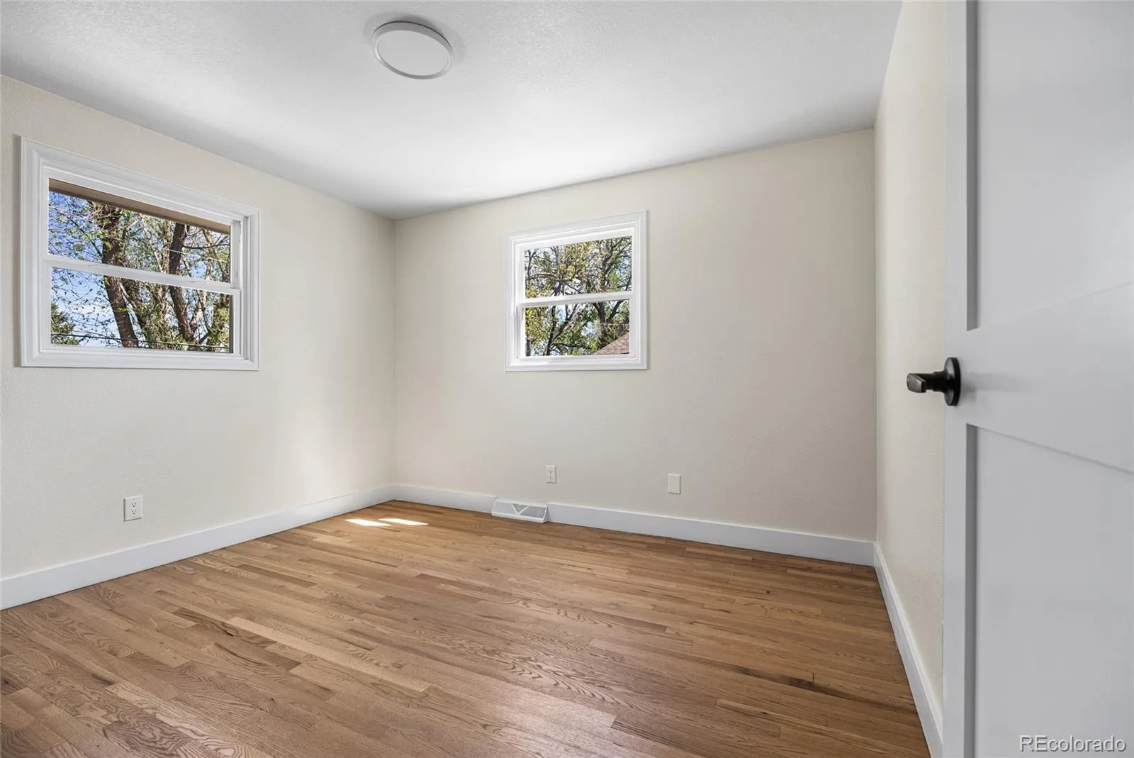 1375 W Hinsdale Drive Littleton CO 80120 | MLS #REC3749270 08062026033401 1600 26