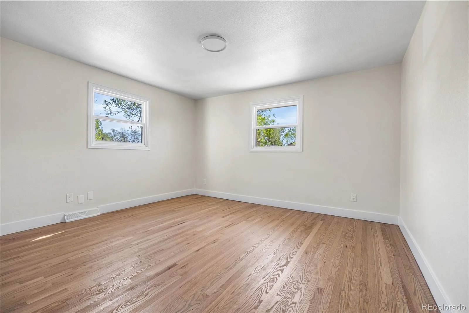 1375 W Hinsdale Drive Littleton CO 80120 | MLS #REC3749270 08062026033401 1600 28