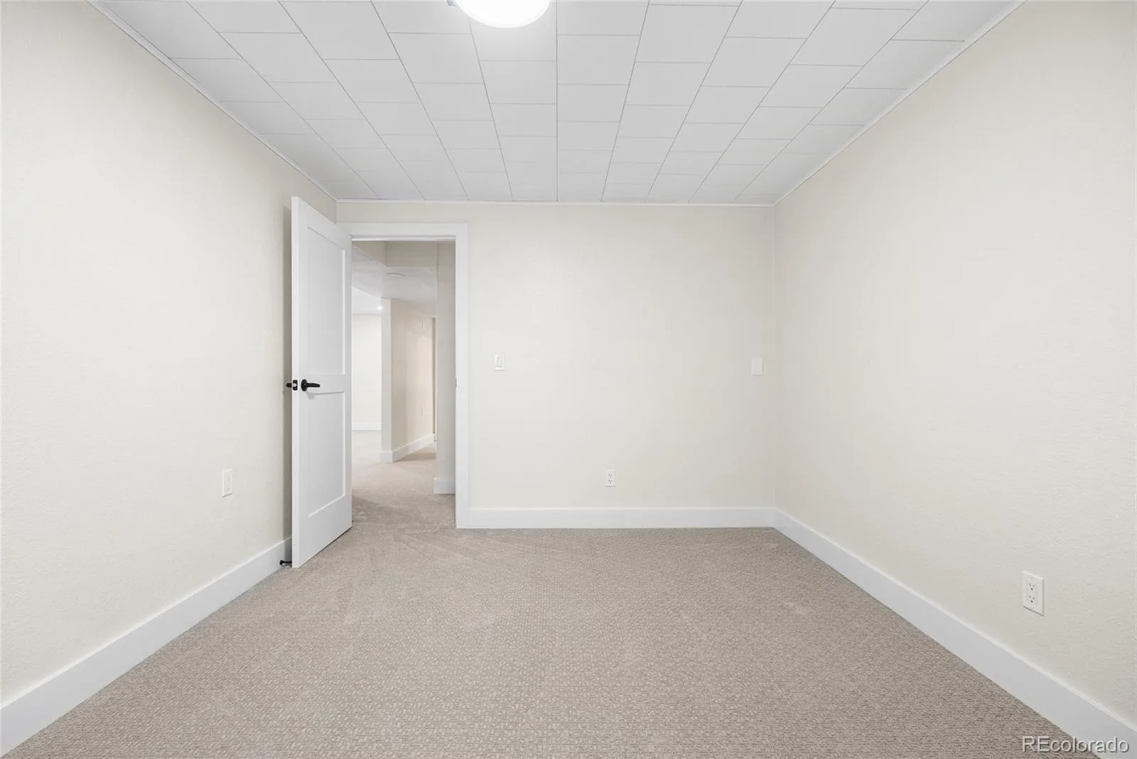 1375 W Hinsdale Drive Littleton CO 80120 | MLS #REC3749270 08062026033401 1600 33