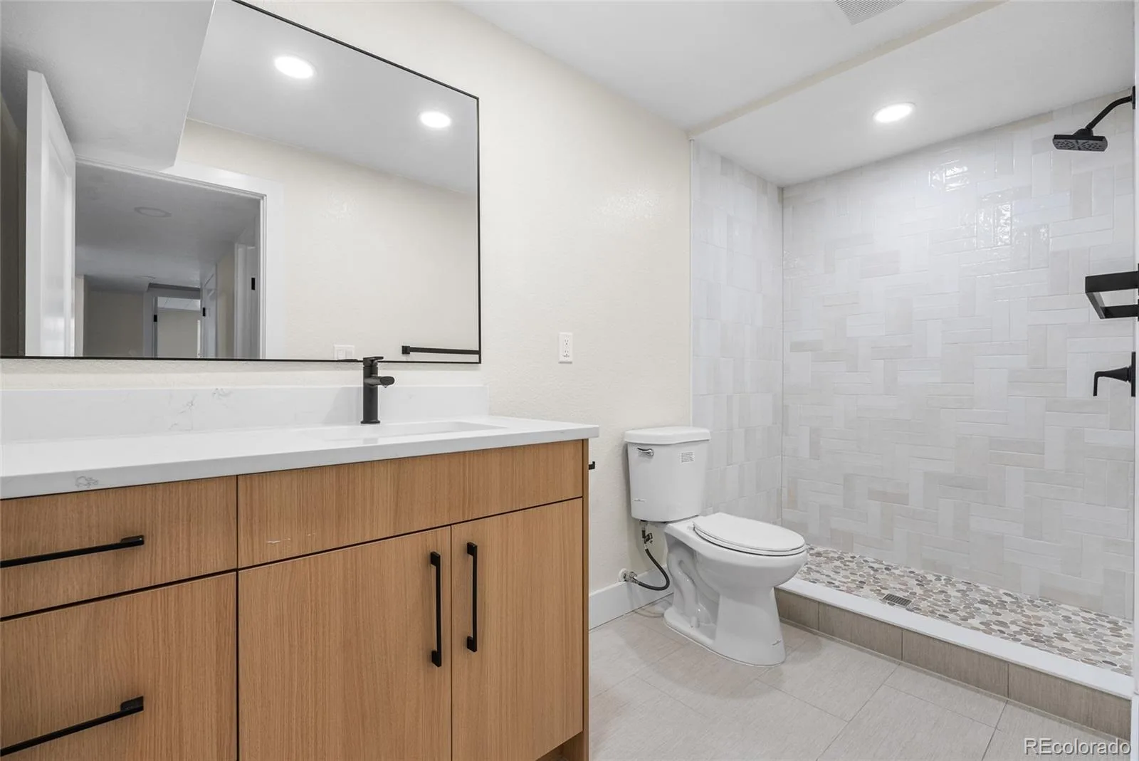 1375 W Hinsdale Drive Littleton CO 80120 | MLS #REC3749270 08062026033401 1600 36