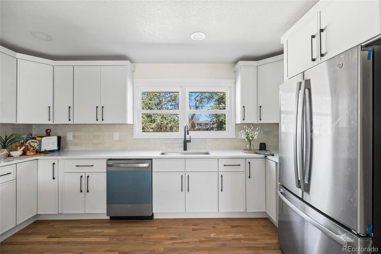 1375 W Hinsdale Drive Littleton CO 80120 | MLS #REC3749270 08062026033401 1600 6